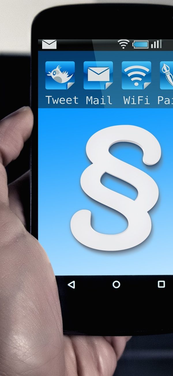 竖屏手机中主播视频正在跳转页面 App 的播放界面，深色卡片上一条细白光进度条缓缓推进，氛围安静克制